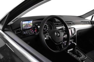 ARAT Display-Halterung f&uuml;r VW Passat (B8) ab Bj.2014 (links)